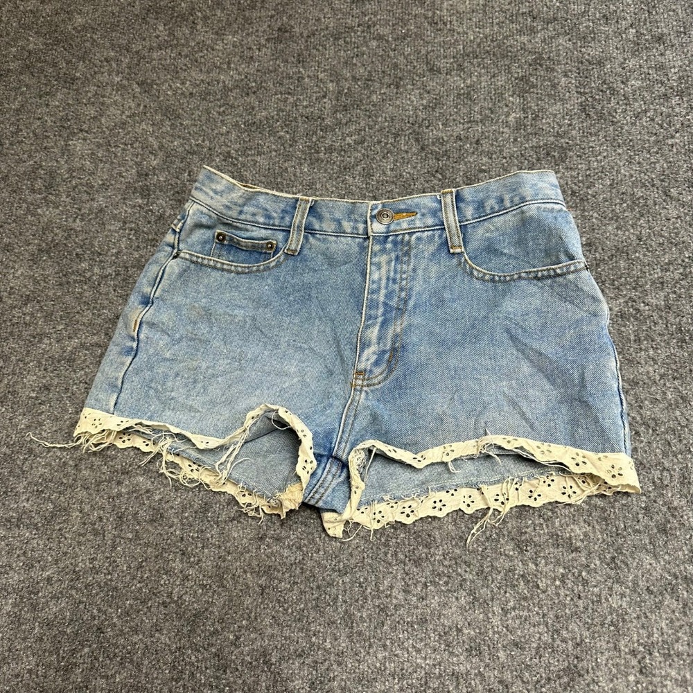 Maurices Denim Shorts Womens Size 5/6 Light Wash Eyelet Lace Trim Flaws